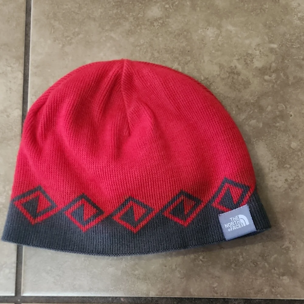 The North Face Anders Beanie Hat Red and Black Reversible Geometric Kids